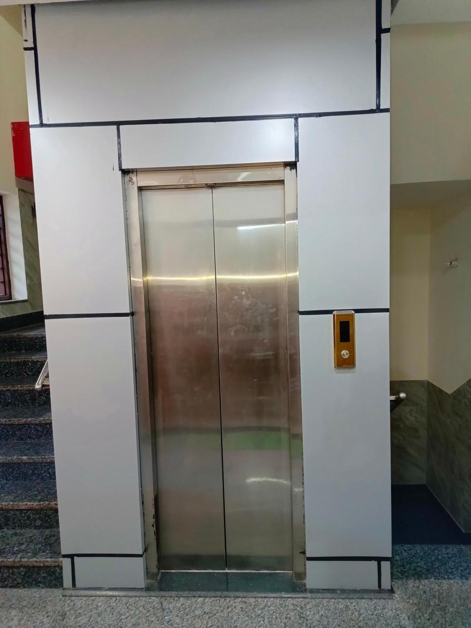 Hotel Shri Girraj Residency à Mathura Extérieur photo