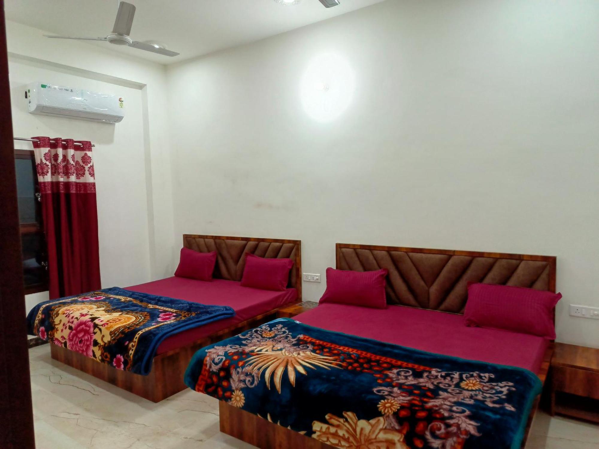 Hotel Shri Girraj Residency à Mathura Extérieur photo