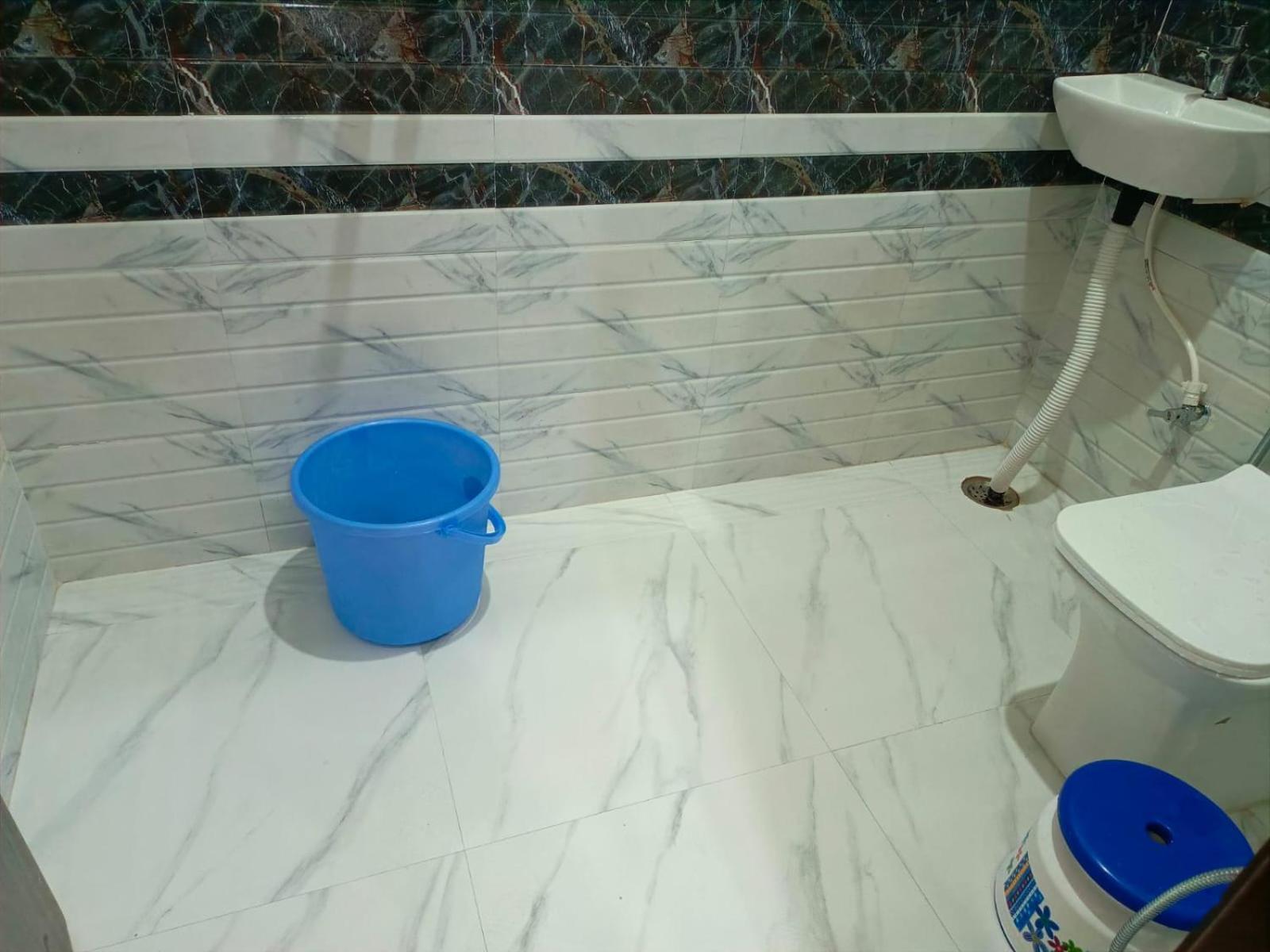 Hotel Shri Girraj Residency à Mathura Extérieur photo