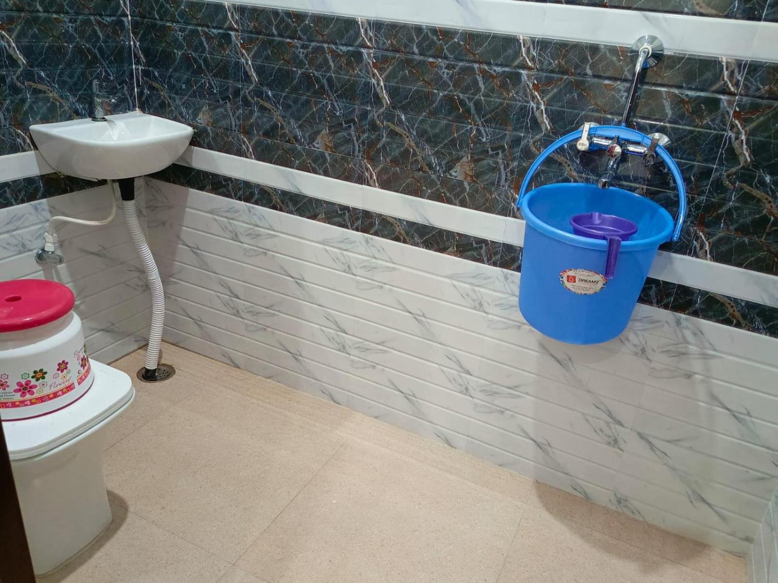 Hotel Shri Girraj Residency à Mathura Extérieur photo