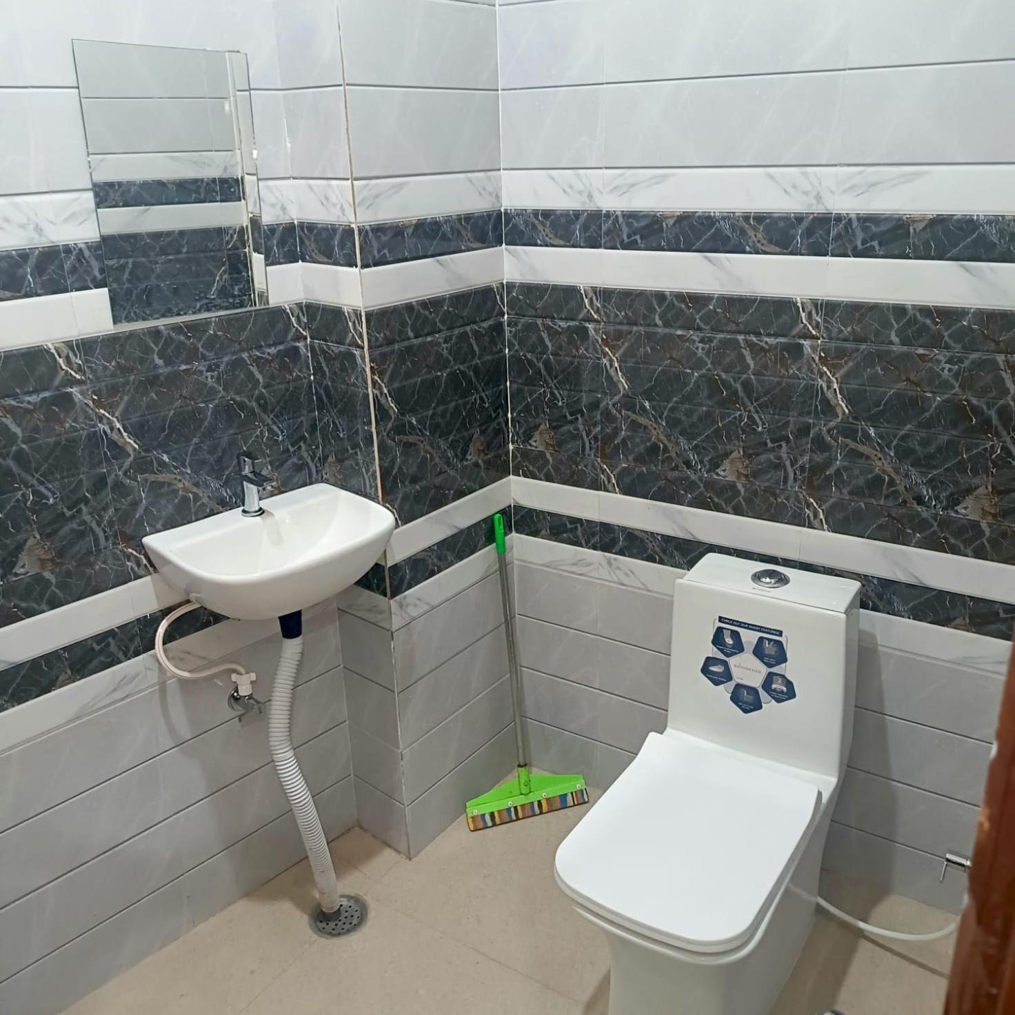 Hotel Shri Girraj Residency à Mathura Extérieur photo