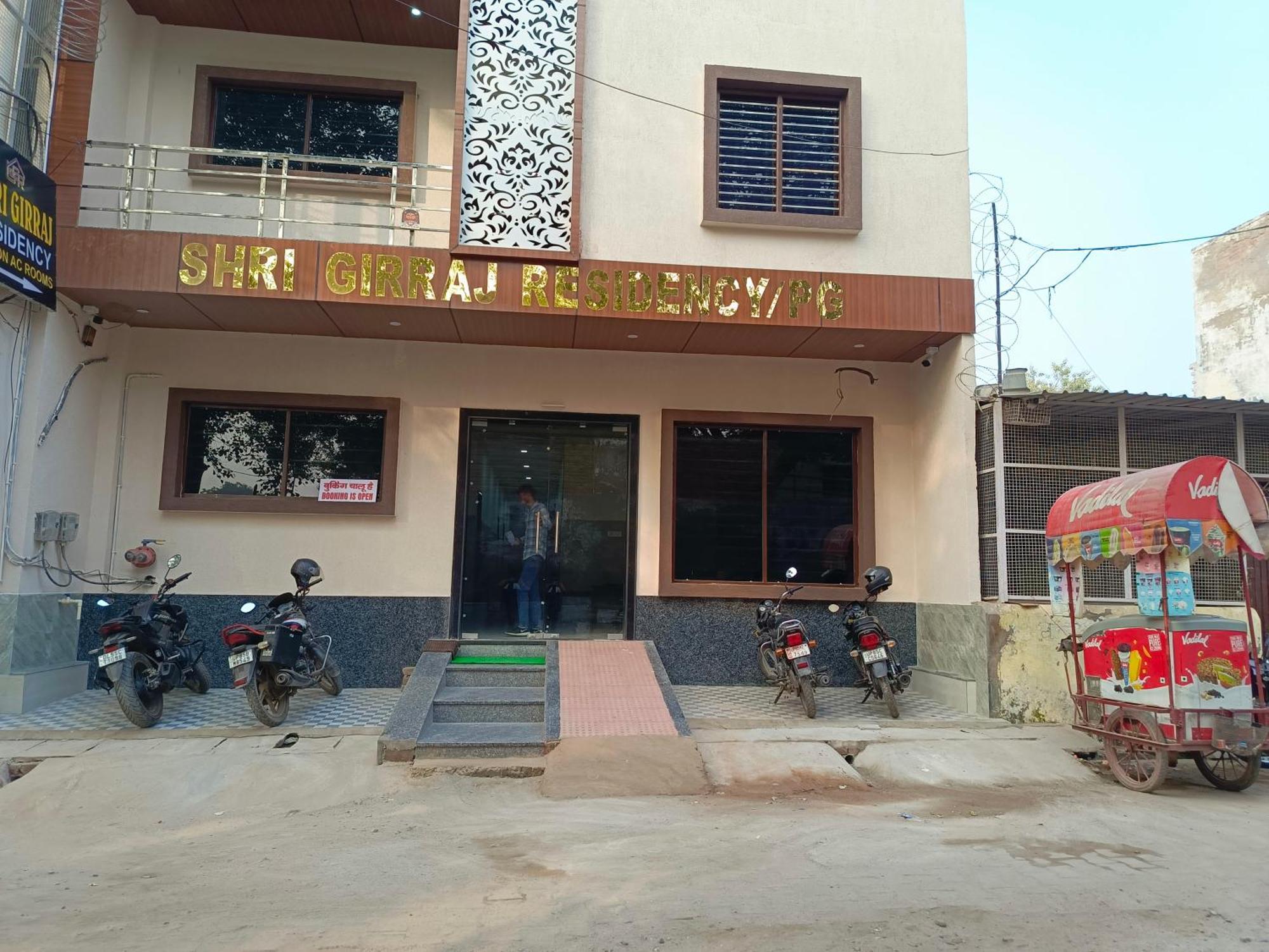 Hotel Shri Girraj Residency à Mathura Extérieur photo